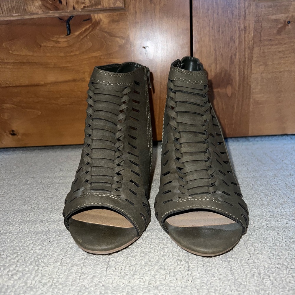 Olives green high heels - Picture 3 of 3